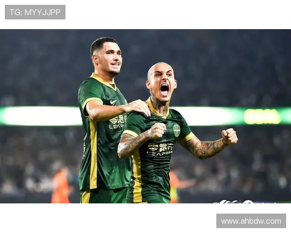 米特里策:球迷支持是我们的动力 米特里策:球迷支持是我们的动力